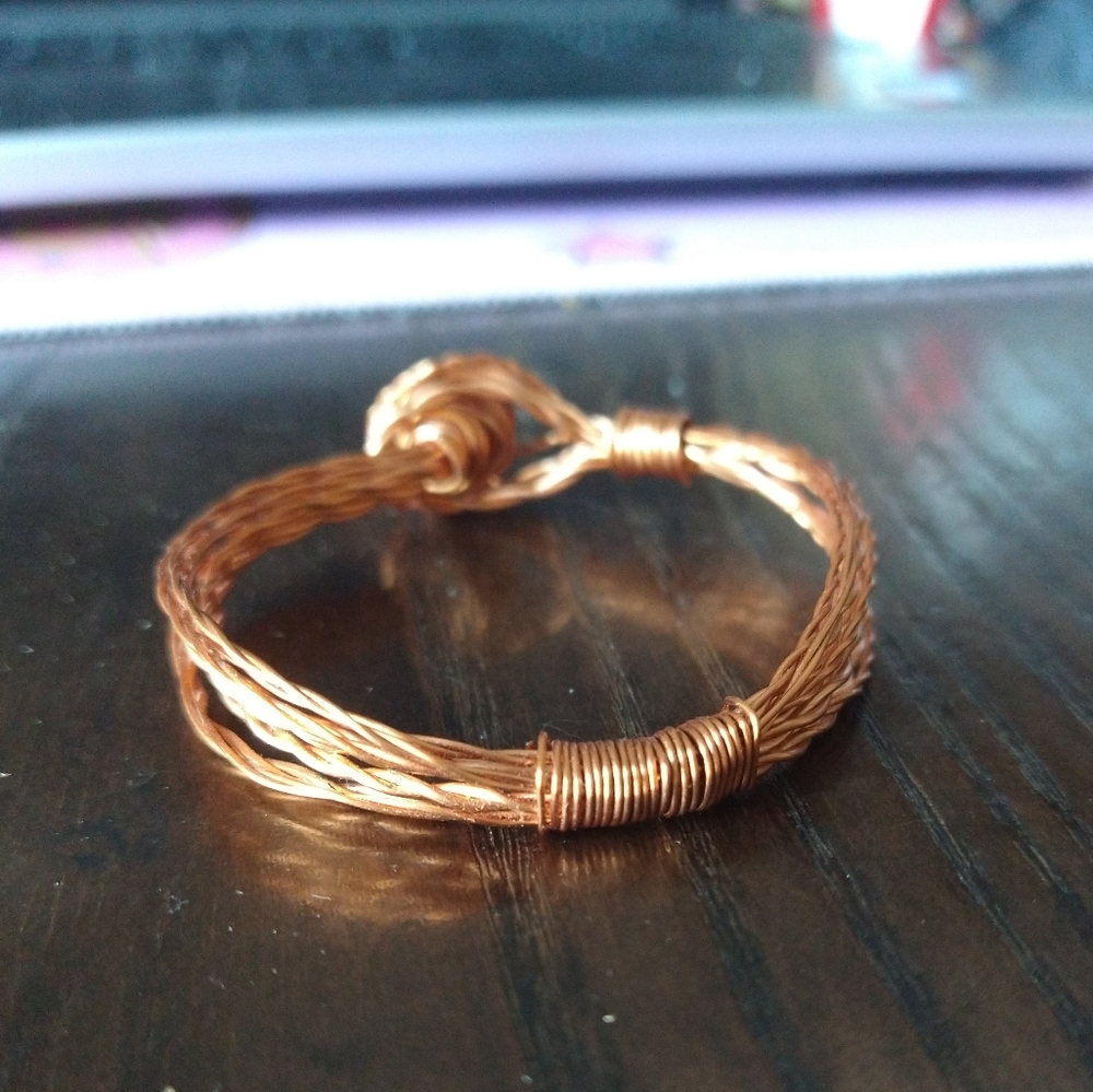 Gold wire bracelet